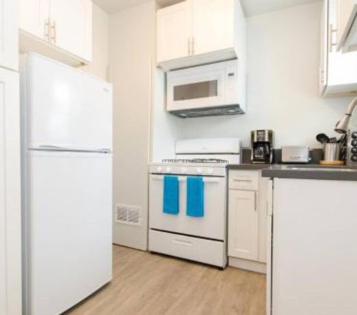 Modern 2Bed Beach Bungalow! 1/2 Block to Beach!