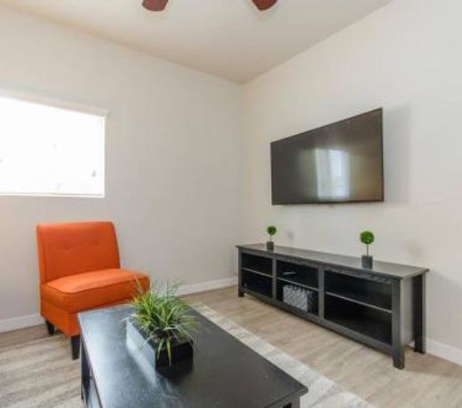 Modern 2Bed Beach Bungalow! 1/2 Block to Beach!