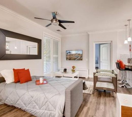 Immaculate 2BR&2BTH - Office&Dining Seating - Fast WIFI - Patio - Free Parking! FV2