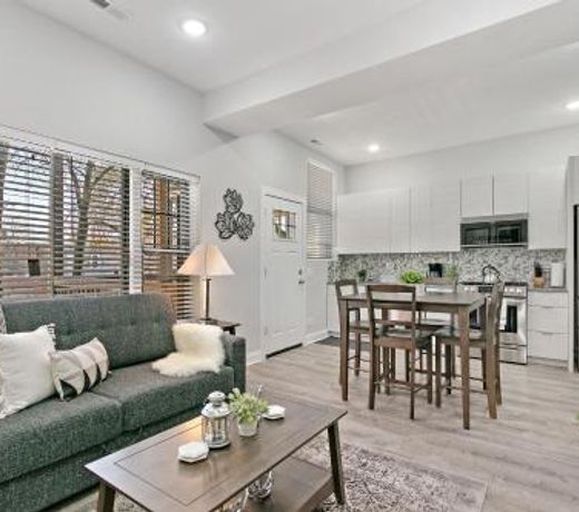 Logan Square Serene 3BR Apt Comfy King Sized Beds