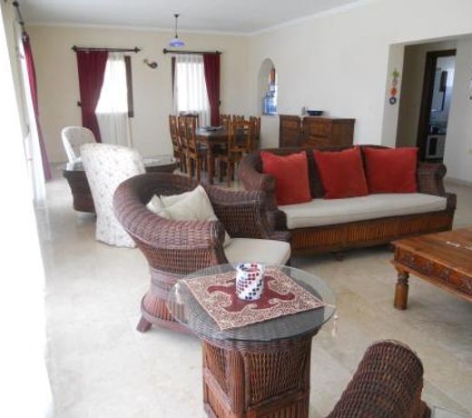 Yahsi poolhouse