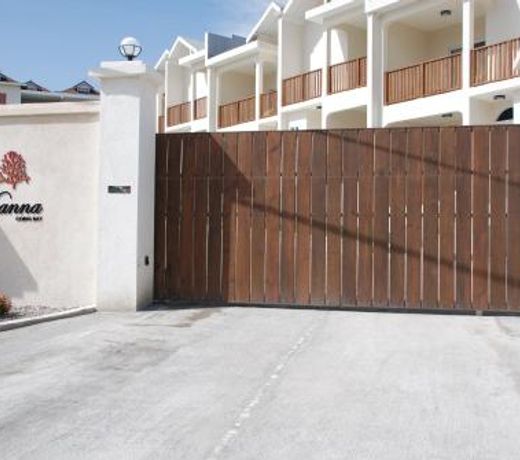 Family Complex beside Beach w/Pool Montego Bay #2