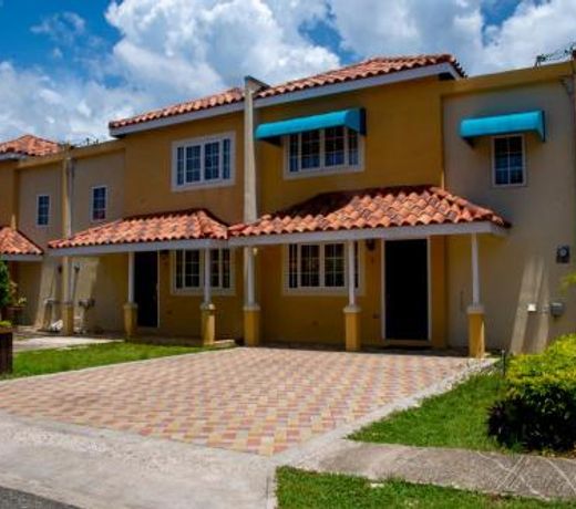 Vacation Getaway in Mango Walk Country Club