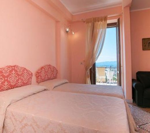 Assisi Villa Sleeps 21 WiFi