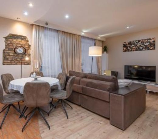 Baltic Amber in Diplomatic District & Free Parking