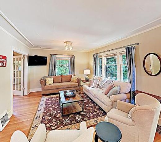 New Listing! Lovely & Spacious Home, Near Lake home