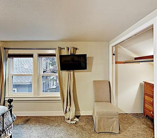 New Listing! Lovely & Spacious Home, Near Lake home