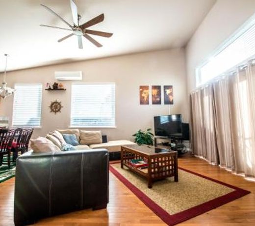 Spacious Seattle Home for Families and Pets - Fast Internet!