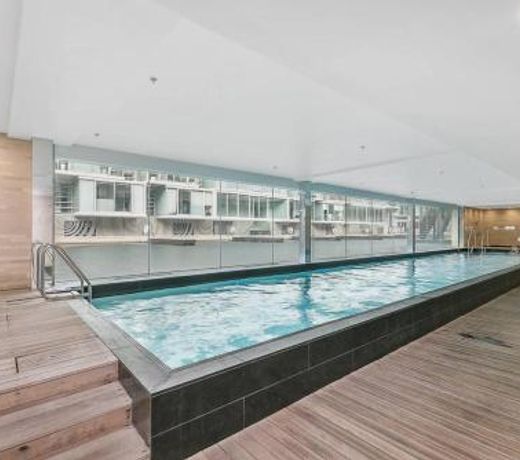 Two Bedroom Apartment - Pool, Gym & Free Parking!