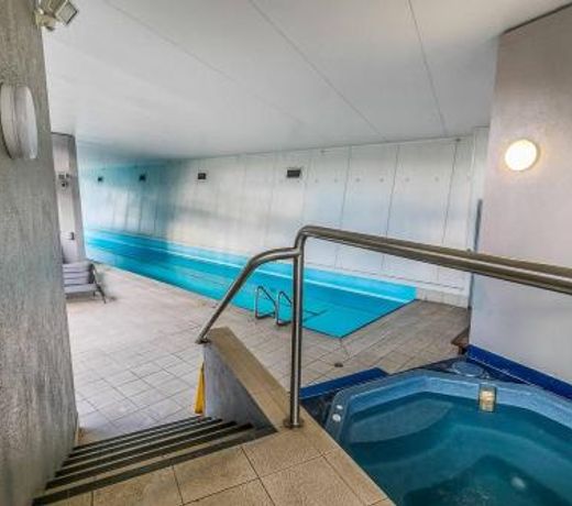 One Bedroom Apartment - Pool, Gym & Tennis Courts!