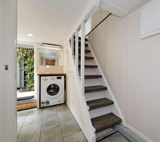 Surfer's Sunshine Cottage - Piha Holiday Home