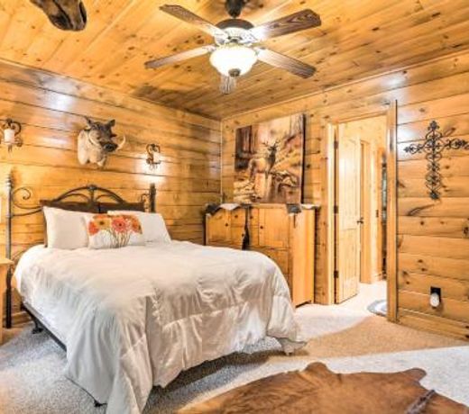 Secluded Sulphur Springs Cabin with Fire Pit and Deck!
