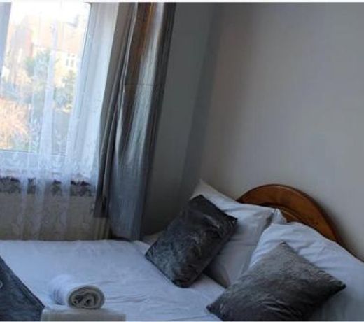 Guest house near London Luton Airport
