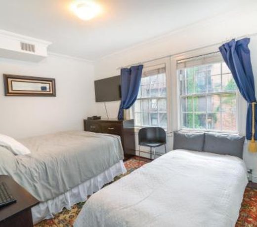 TOWNHOUSE 222