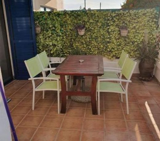 Central Gem - 10 min walk to the sea, harbor and mall