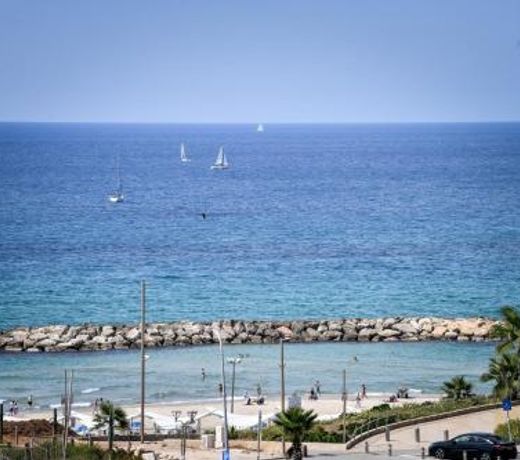 Herzylia Get-A-Way w/ Swimming Pool by Sea N' Rent