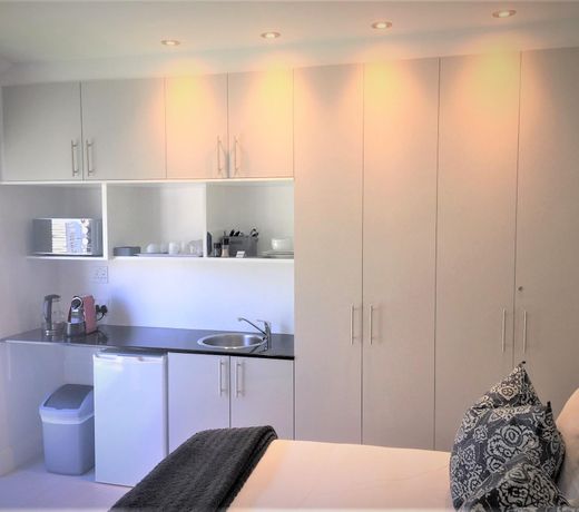 DELUXE STUDIO WITH KITCHENETTE & OUTDOOR POOL
