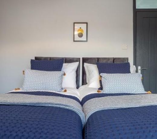 The Stunning Luton Abode - Sleeps 7