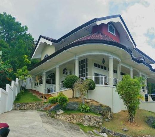 Canoy's Mansion Apartelle