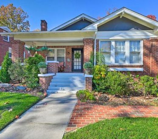 Vintage Chic Cottage Less Than 1 Mile to UNC Greensboro!