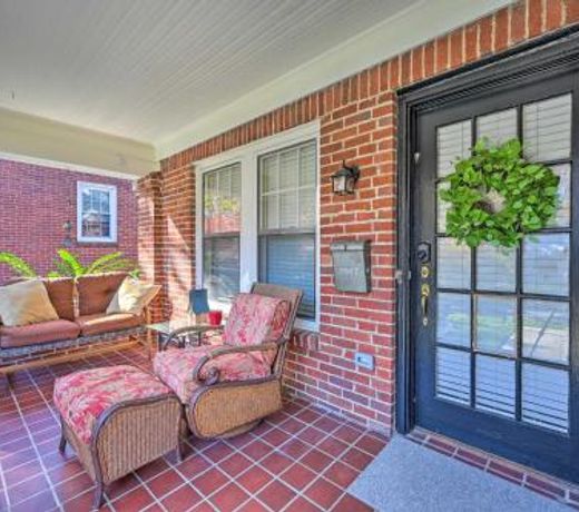 Vintage Chic Cottage Less Than 1 Mile to UNC Greensboro!