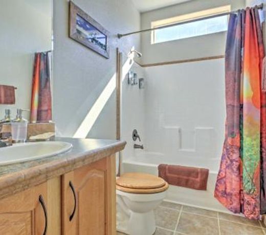 Beautiful Kanab Home with Yard - Walk to Restaurants