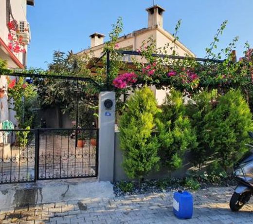 Arya Roof House