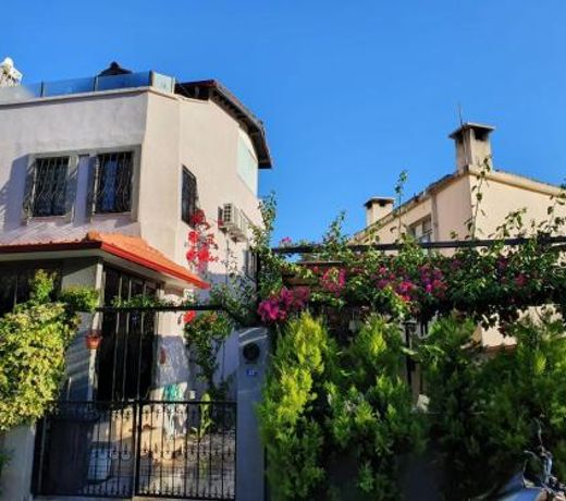 Arya Roof House