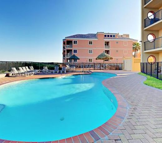 4400 Gulf Blvd Condo Unit 105