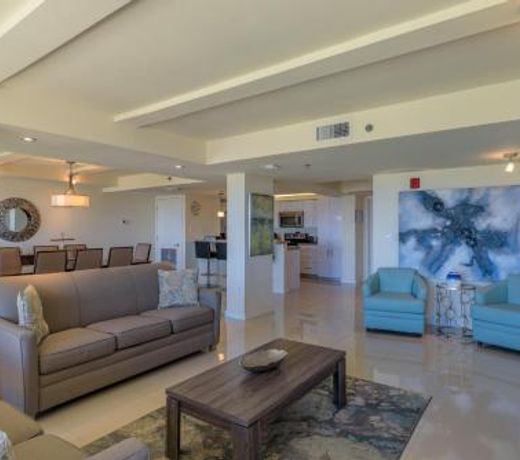 Vacation state of mind! Elegant Bayview, beachfront resort, shared pools & jacuzzi. Pet friendly
