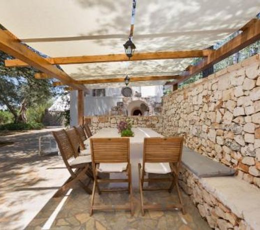Ceglie Messapica Villa Sleeps 12 Pool WiFi