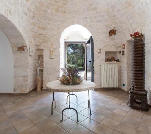 Ceglie Messapica Villa Sleeps 12 Pool WiFi