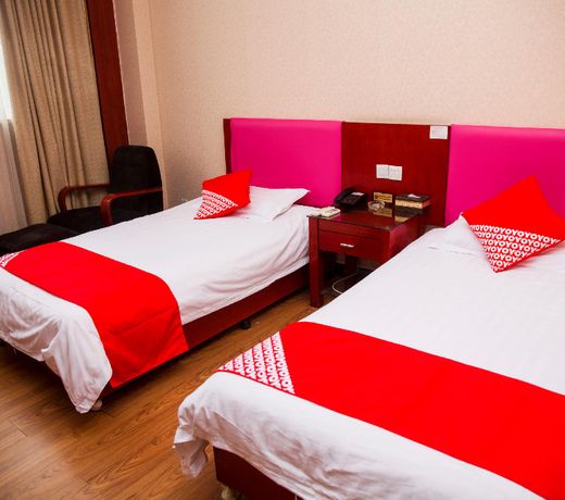 OYO Milan Holiday Hotel