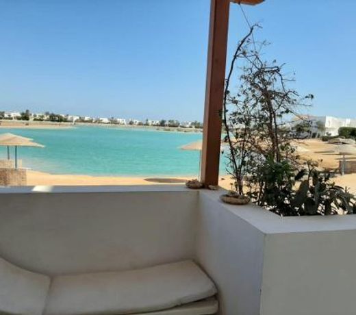 Family condo in the White Villas area (South Golf)