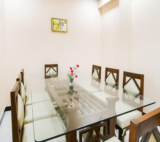 OYO 74742 Princess Villa