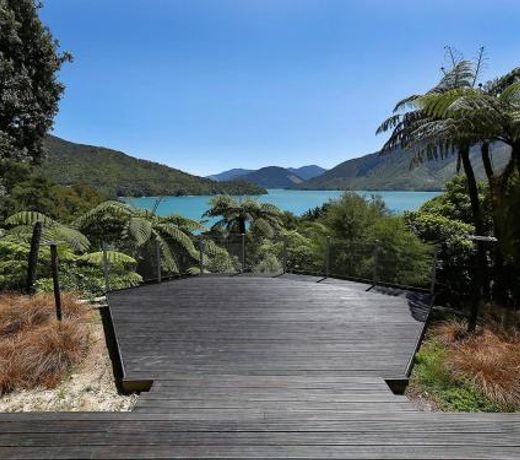 Sacred Rest - Moetapu Bay Holiday Home