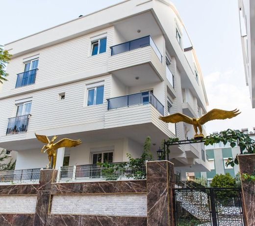 A brand-new apartment awaits its first guests!