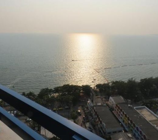 Jomtien Plaza Suite Apartments