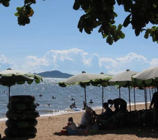 Jomtien Plaza Suite Apartments