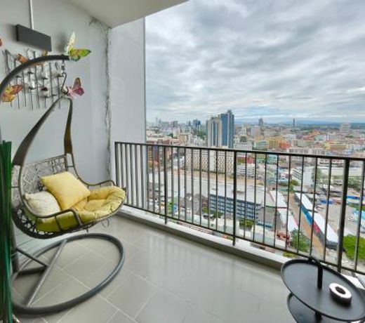 The Base Central Pattaya Deluxe Kingsize