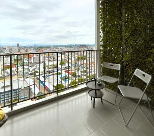 The Base Central Pattaya Deluxe Kingsize