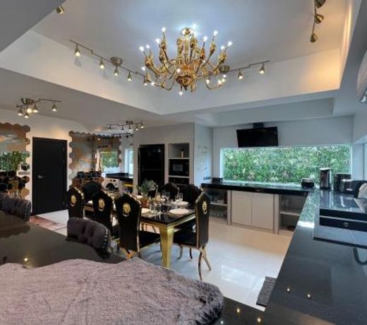 ART Pool Villa Pattaya