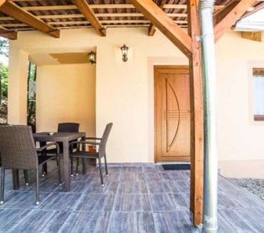 Tulipán Apartman