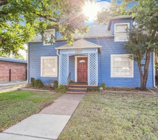 The Old Downtown Historic Grand Prairie House home