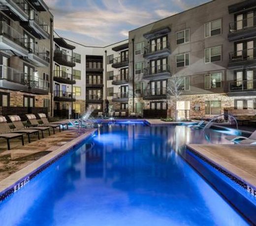 Centrally Located Lux 1 Bedroom Apartment