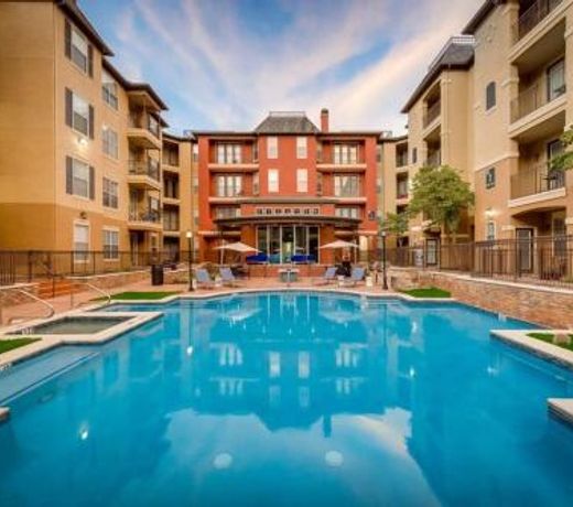 CozySuites Bold 2 Bedroom Apartment For Your Dallas Adventure