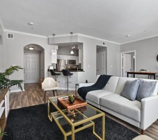 CozySuites Bold 2 Bedroom Apartment For Your Dallas Adventure