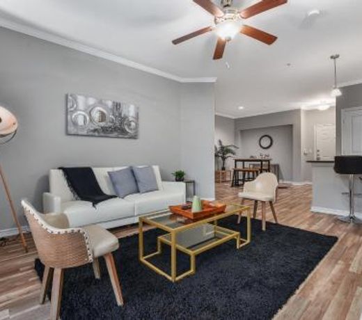 CozySuites Spacious Apartment At Cityplace King Beds