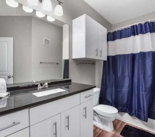 CozySuites Spacious Apartment At Cityplace King Beds