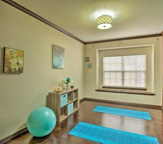 Large-Group Getaway, 7 Miles to Denton Square